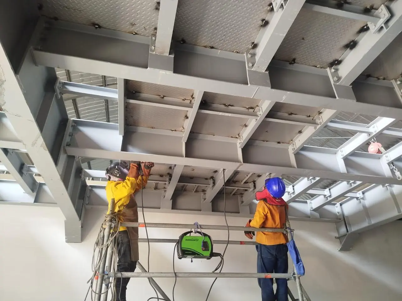 Equipos y Sistemas Metálicos a Medida